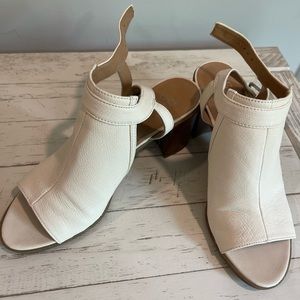 Franco Sarto White Leather Sandals NWOT Size 9